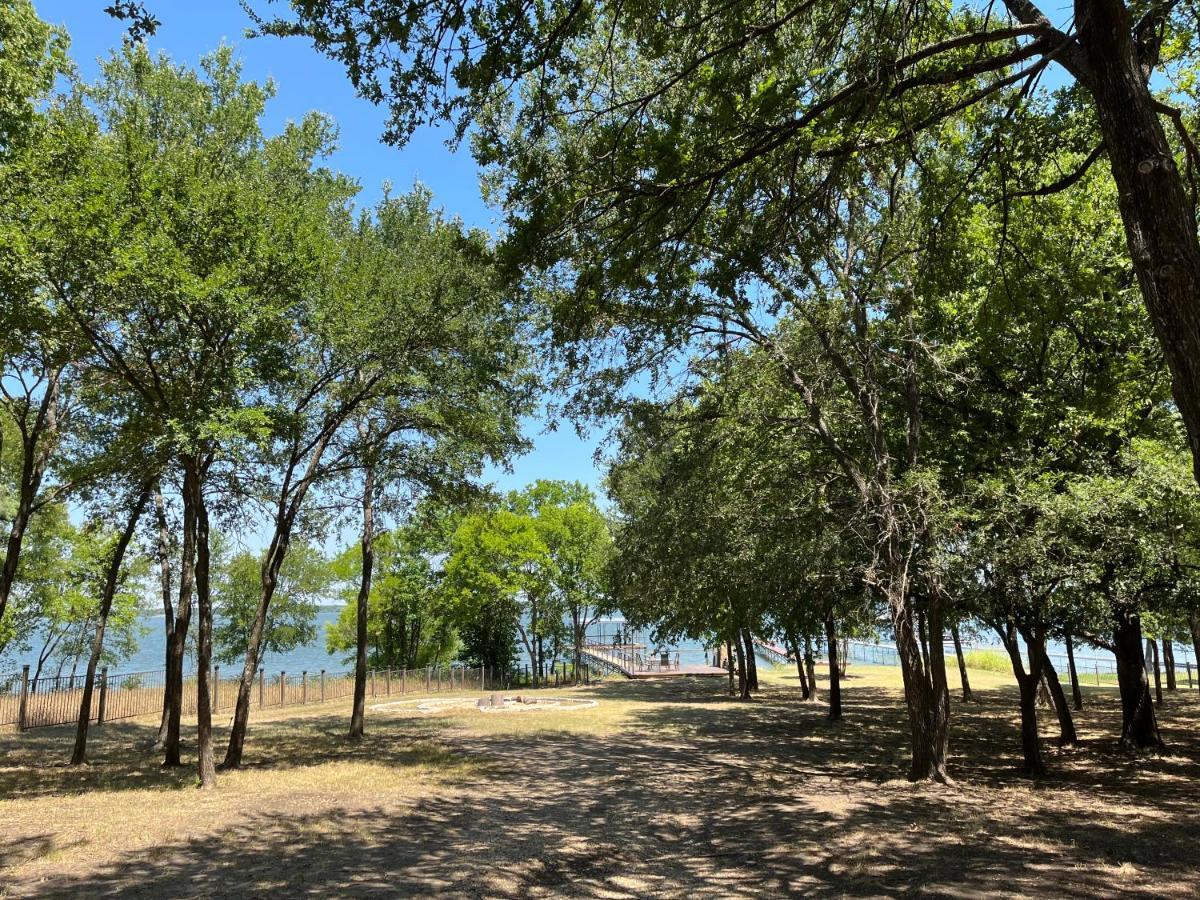 Beautiful Lakefront House In Private Woods Hawk Cove Luaran gambar