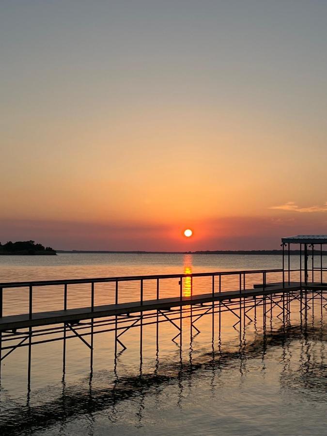 Beautiful Lakefront House In Private Woods Hawk Cove Luaran gambar
